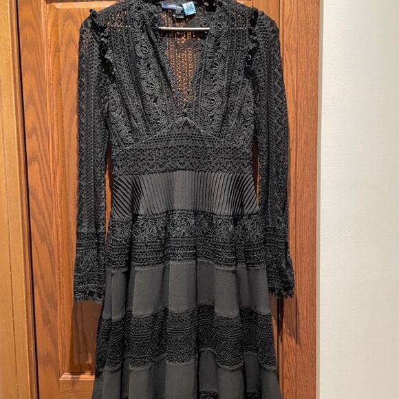 Black chic dress - Picture 2 of 5